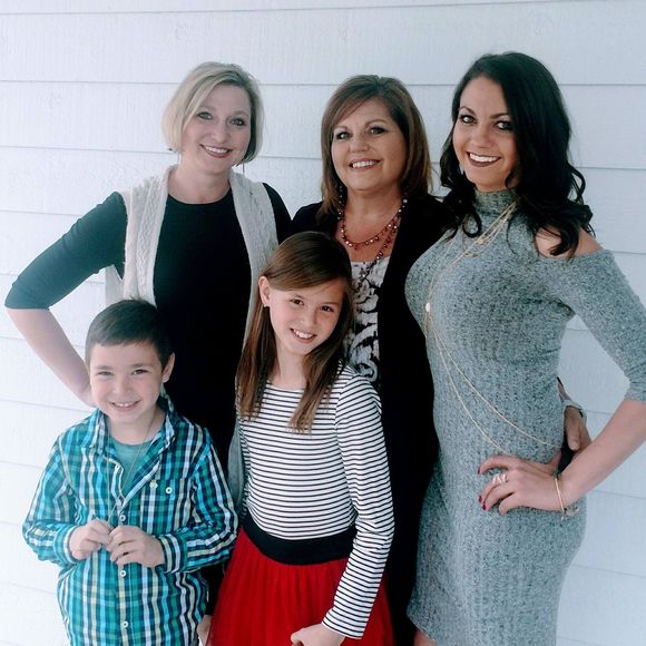 Meet your Posher, Nicole - Picture 1 of 1